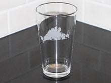 Load image into Gallery viewer, Martha&#39;s Vineyard Map Etched Beer Glass Set of 4